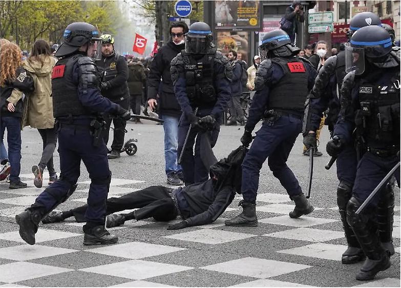 Anche l&rsquo;Onu accusa la Francia: &laquo;Polizia violenta e razzista&raquo;