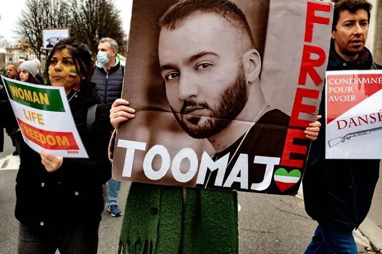 Il regime iraniano spegne la voce del cantante rap Toomaj Salehi