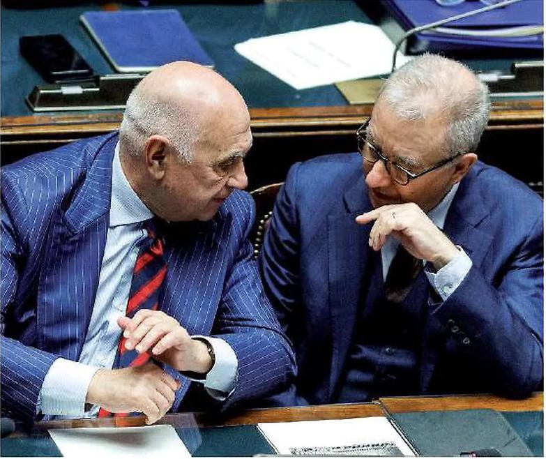 Mantovano sconfessa Nordio: &laquo;Il concorso esterno non si tocca&raquo;