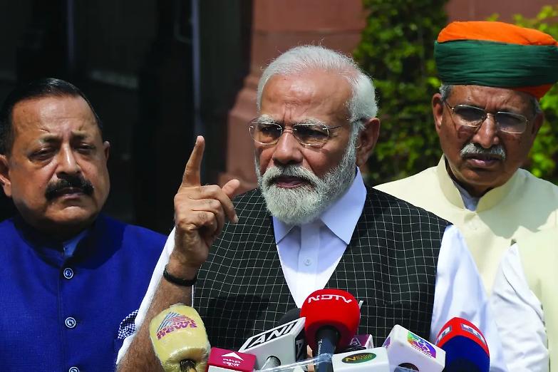 Orrore in India: due donne costrette a sfilare nude nella folla