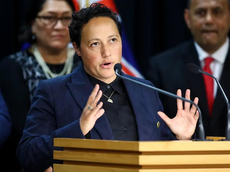 Guida in stato di ebbrezza: si dimette la ministra della Giustizia neozelandese