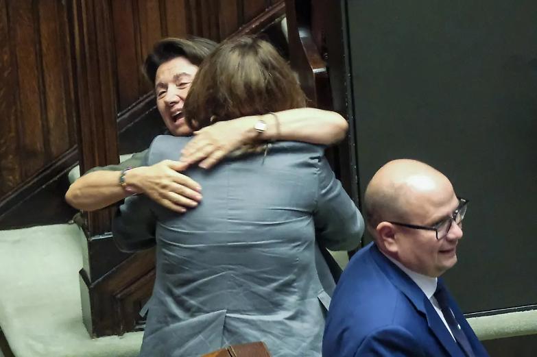 &ldquo;La maternit&agrave; surrogata sar&agrave; reato universale&rdquo;. Primo s&igrave; alla Camera