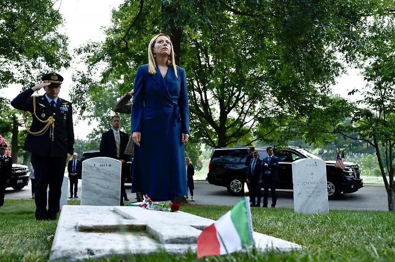 Tra Italia e Stati Uniti &laquo;profonda amicizia&raquo;. E la premier visita il cimitero di Arlington