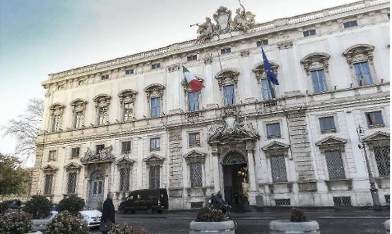 Adozione speciale, s&igrave; al solo cognome dell&rsquo;adottante se tutela il minore