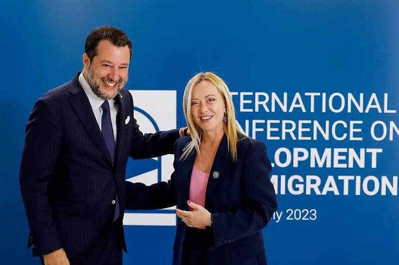 Fratelli d&rsquo;Italia sopra al 30% spaventa Lega e Forza Italia. Ma il Pd fa fatica