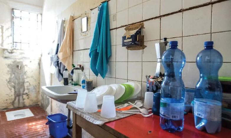 La doppia pena dietro le sbarre: caldo, suicidi e sovraffollamento