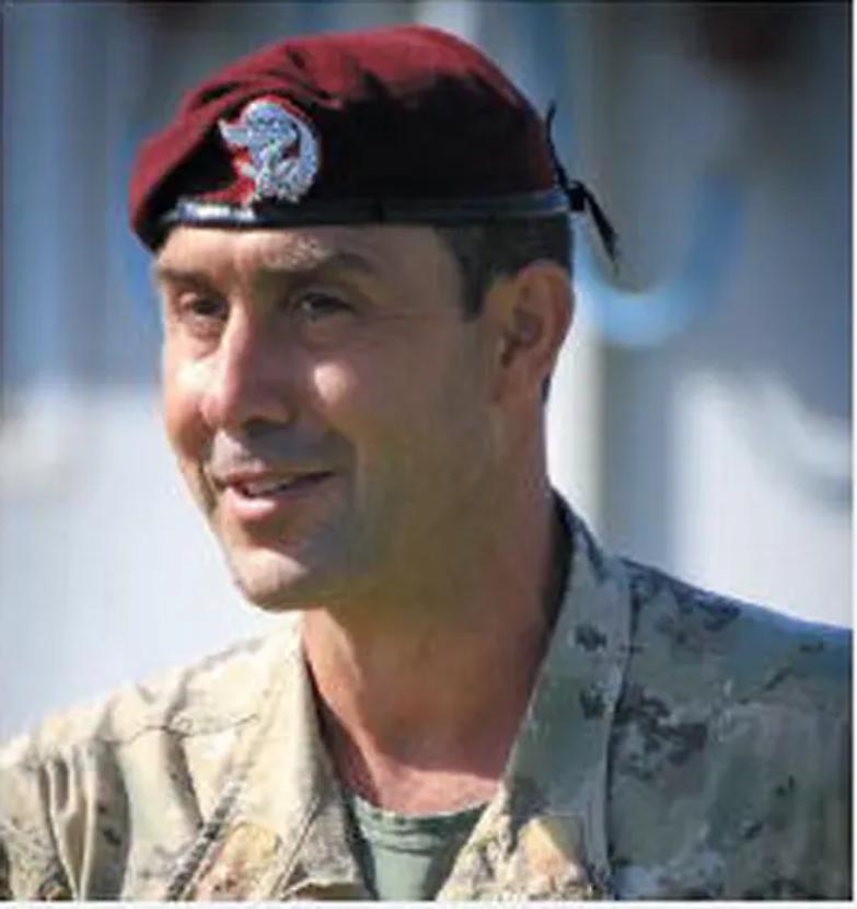 Vannacci tiene aperte le &laquo;porte&raquo; alla politica e intanto fa l&rsquo;ospite illustre