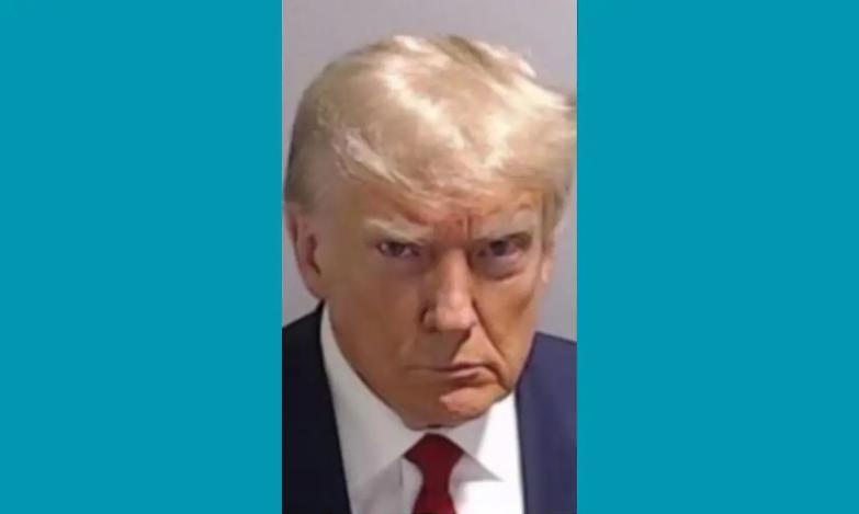 Trump arrestato in Georgia, la foto segnaletica &egrave; nella storia. Il Tycoon &egrave; stato poi rilasciato su cauzione