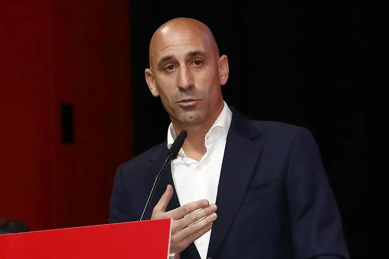 Caso Rubiales, la mamma comincia lo sciopero della fame: &ldquo;Contro mio figlio caccia disumana&rdquo;