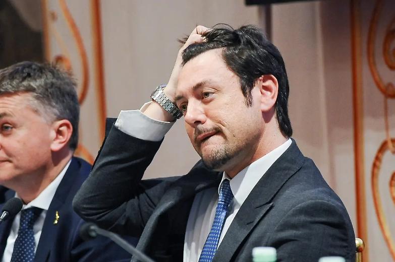 &ldquo;Se ti ubriachi poi rischi che il lupo lo trovi...&rdquo;. Bufera su Giambruno per le parole in tv