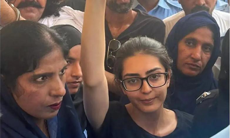 Imaan Mazari-Hazir, l&rsquo;avvocata che sfida l&rsquo;esercito pakistano