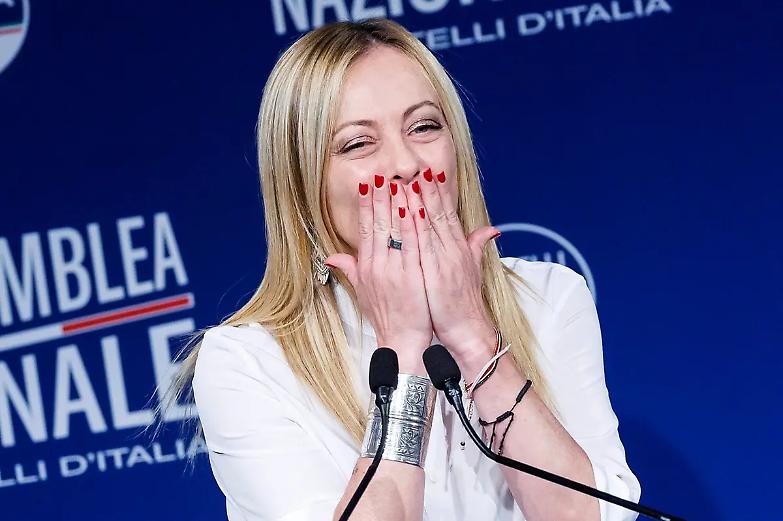 Meloni chiama a raccolta i suoi: &laquo;Il prossimo anno sar&agrave; anche pi&ugrave; duro&raquo;