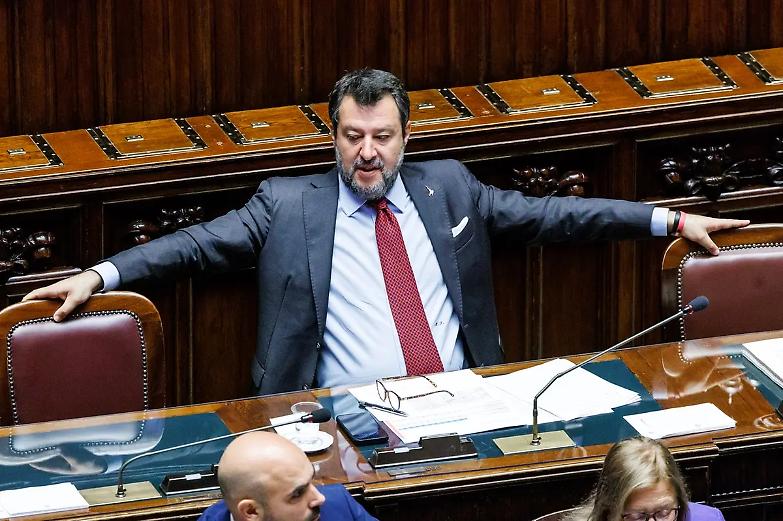 L&rsquo;offensiva di Salvini per riprendersi i cuori (e i voti) dell&rsquo;ultradestra