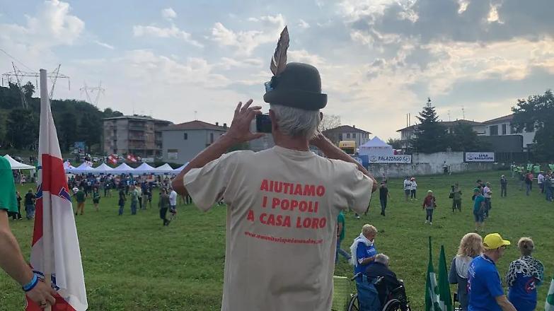 Pontida-Lampedusa, il derby a distanza tra Salvini e Meloni