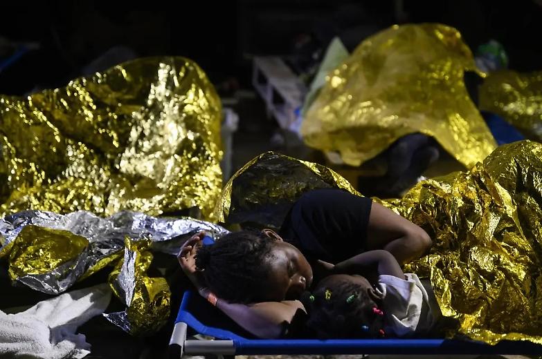 Migranti sbarcati a Lampedusa, la Francia alza la voce: &laquo;Non ne accoglieremo nemmeno uno&raquo;