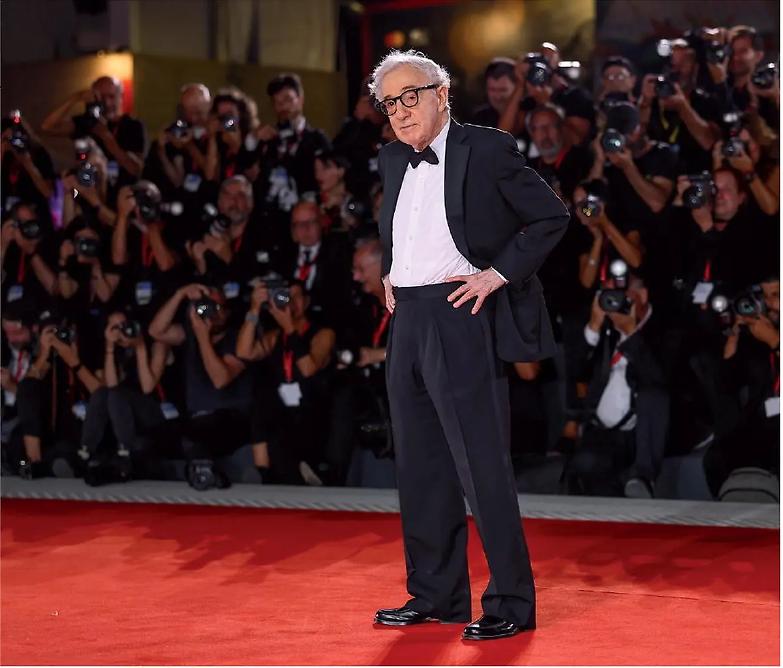 Dal pan-penalismo a una sorta di &ldquo;post- penalismo&rdquo; in una societ&agrave; lacerata che non pu&ograve; (e non deve) essere salvata da alcun tribunale