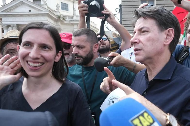 Conte punge i dem: &laquo;Basta ipocrisia, non si pu&ograve; accogliere tutti&raquo;. Il Pd: &laquo;Sparata populista&raquo;