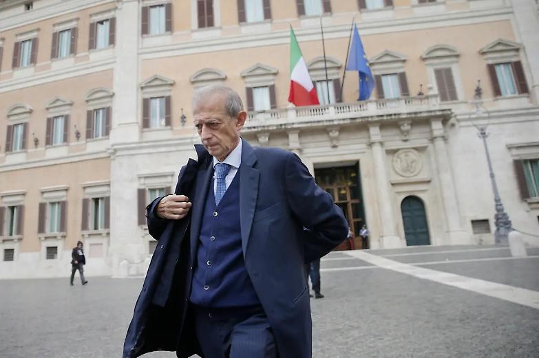 Fassino: &laquo;Meloni si batta in Ue per cambiare Dublino. Altro che porti chiusi&raquo;