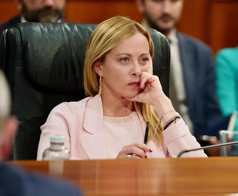 Un po&rsquo; statista e un po&rsquo; demagoga: l&rsquo;anno (volutamente) bipolare di Giorgia