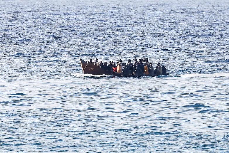 Migranti, Alarm Phone: &laquo;145 persone a rischio nel Mediterraneo centrale&raquo;
