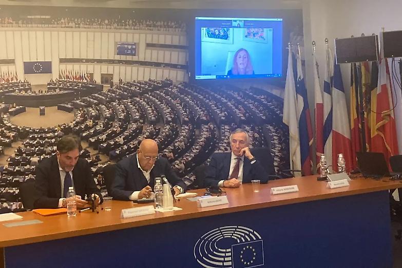 La sfida dell&rsquo;IA nella giustizia tributaria: aumentare efficienza e trasparenza