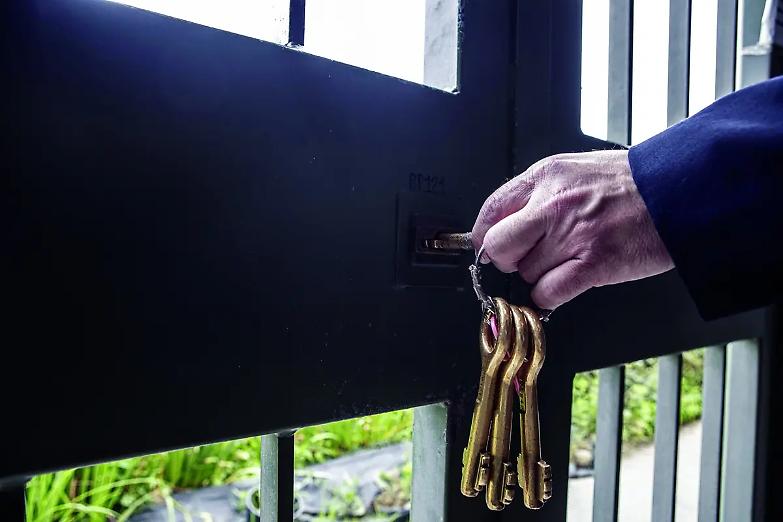 Telefonate tra detenuti e difensori: Nordio conferma i paletti