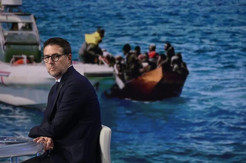 Caso Apostolico, il governo fa melina. E la giudice libera altre quattro persone