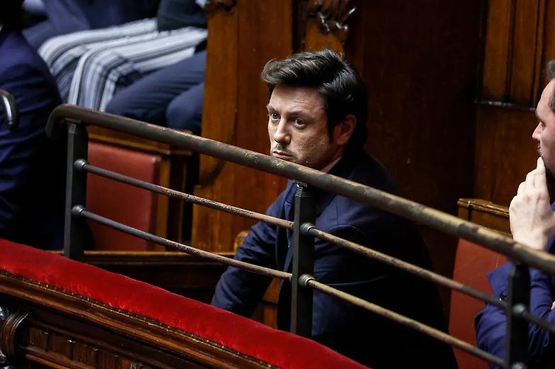 Il becero metodo Striscia: nella &ldquo; repubblica dei fuorionda&rdquo; siamo tutti mostri