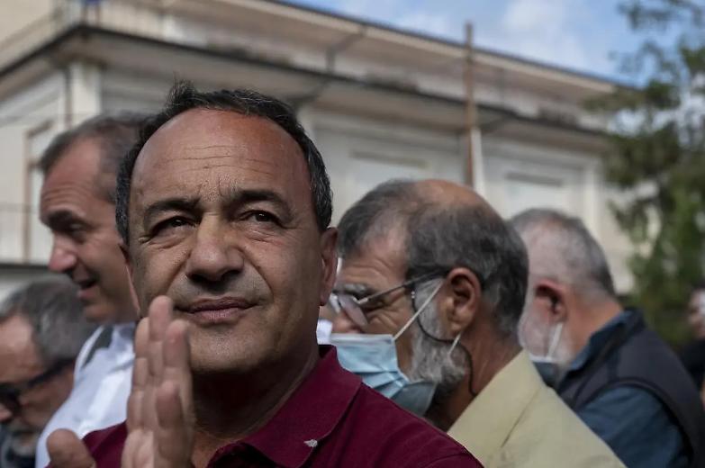 Il caso Lucano e la &rsquo;ndrangheta alibi di un sistema perverso