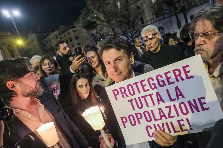 La piazza per la pace divide la sinistra. Conte: &laquo;Un dovere&raquo;