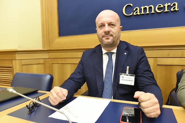 &ldquo;Manovra, pi&ugrave; fondi per vigili del fuoco e agenti penitenziari&rdquo;