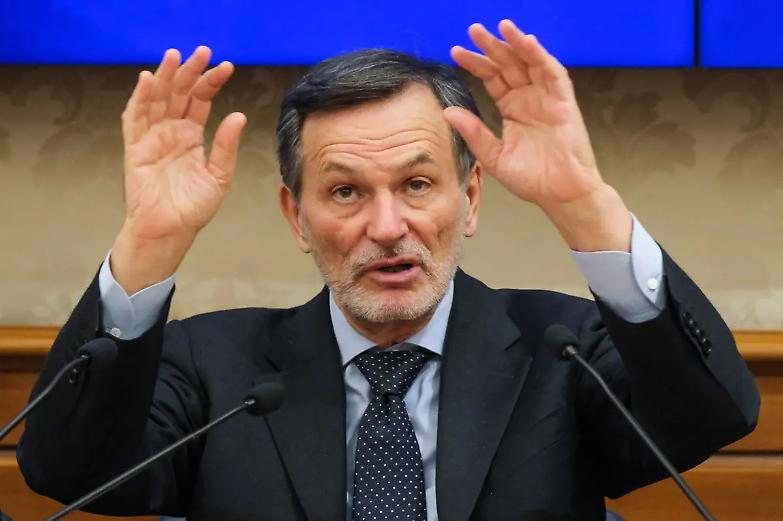 &laquo;Ha ragione La Russa. Anche io toglierei la norma antiribaltone&raquo;