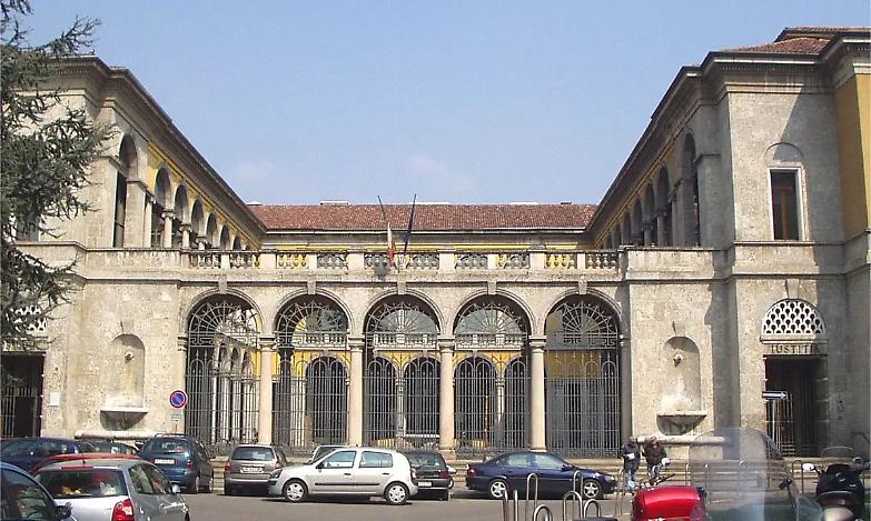 Monza, tenta di incendiare la sede della procura: bloccato un uomo di 60 anni