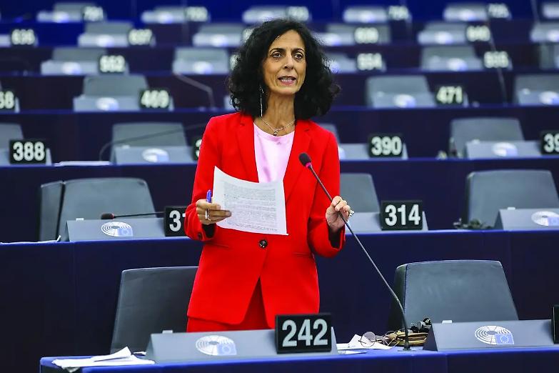 Il Qatargate &egrave; una nave che affonda: cos&igrave; Claise tutel&ograve; l&rsquo;amica Maria Arena