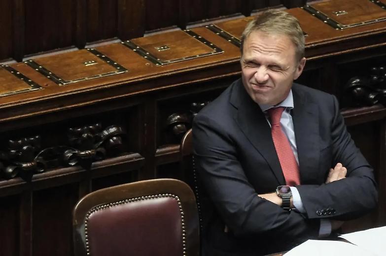 Quella fermata di troppo che pu&ograve; costare cara a Lollobrigida