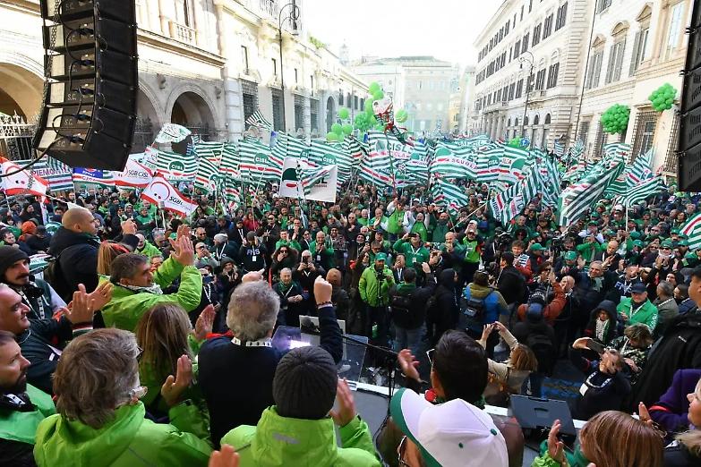 Sbarra: &laquo;Caro governo, cos&igrave; non va bene a cominciare dalle pensioni&raquo;
