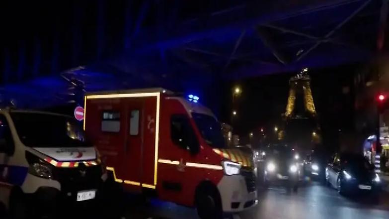 Attentato a Parigi, urla &ldquo;Allah Akbar&rdquo; e uccide un turista tedesco