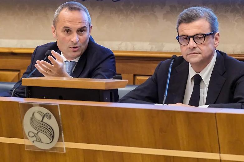 &laquo;Ma quale appoggio esterno! Azione rimane all&rsquo;opposizione&raquo;. Calenda mette in riga Costa