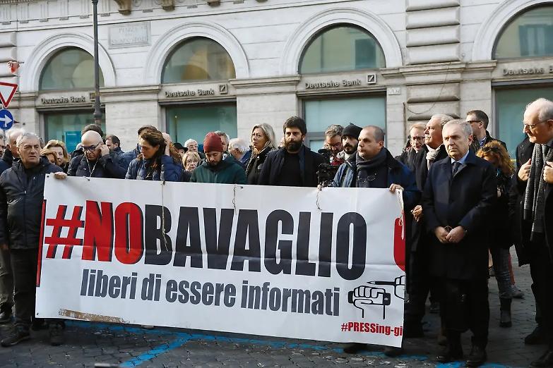Cari giornalisti, quando tornerete a fare il cane da guardia del potere?