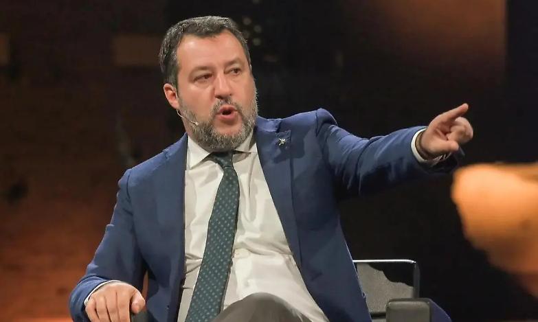 Salvini: &laquo;Estendere la legittima difesa fuori dalle mura&raquo;