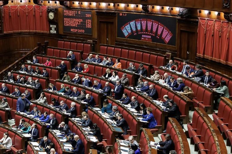 La manovra tra la soddisfazione della maggioranza e le critiche dell&rsquo;opposizione