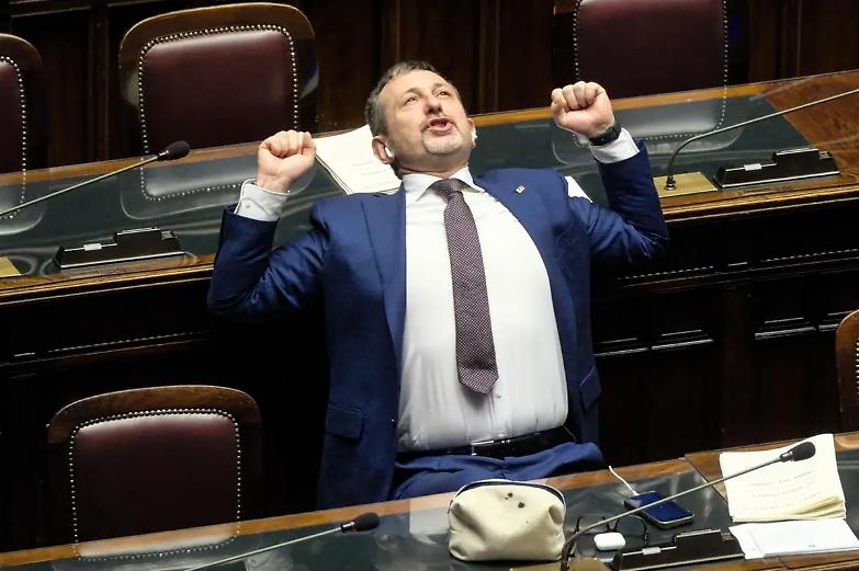 Pozzolo armato a Capodanno, Delmastro: &laquo;Non sapevo avesse una pistola&raquo;