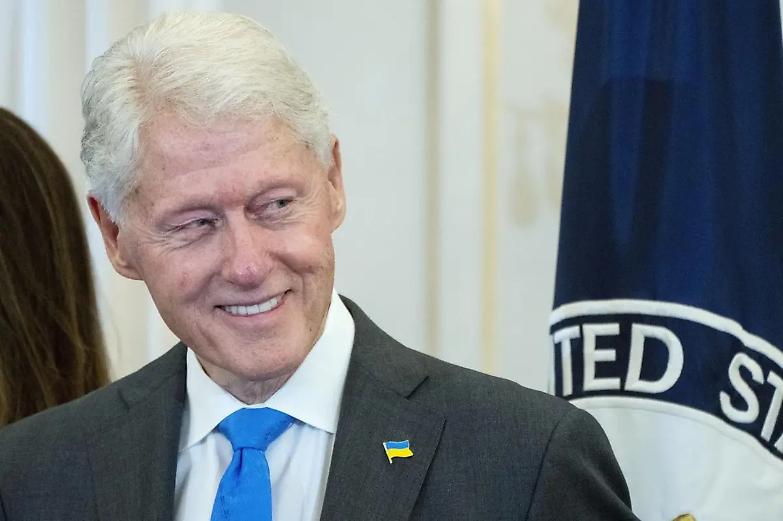 Un giudice pubblicher&agrave; l&rsquo;elenco di 200 amici di Epstein: c&rsquo;&egrave; Clinton