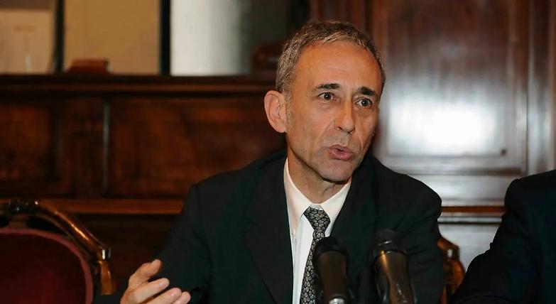 Degni insiste e cita Borrelli: &laquo;Resistere&raquo;. Fdi prepara un&rsquo;interrogazione e chiede le dimissioni