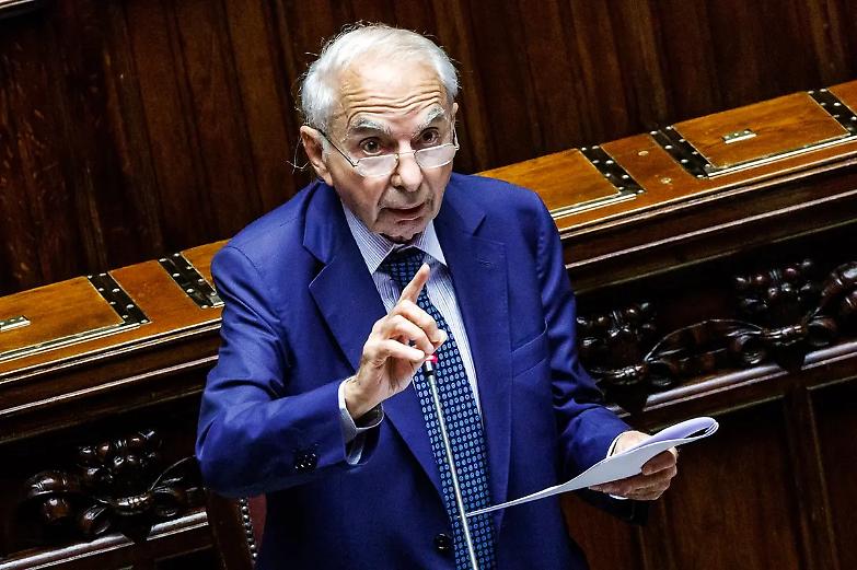 Giuliano Amato si consoli: la presidenza emerita della Consulta &egrave; a vita...