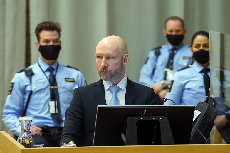 Breivik fa causa alla Norvegia per l&rsquo;isolamento in carcere: &ldquo;Inumano&rdquo;
