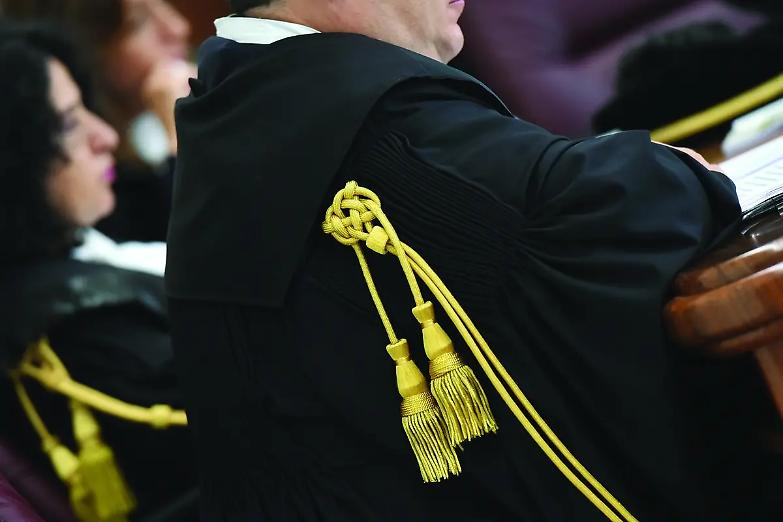 Intercettarne uno per colpirli tutti: storia di avvocati spiati dai pm