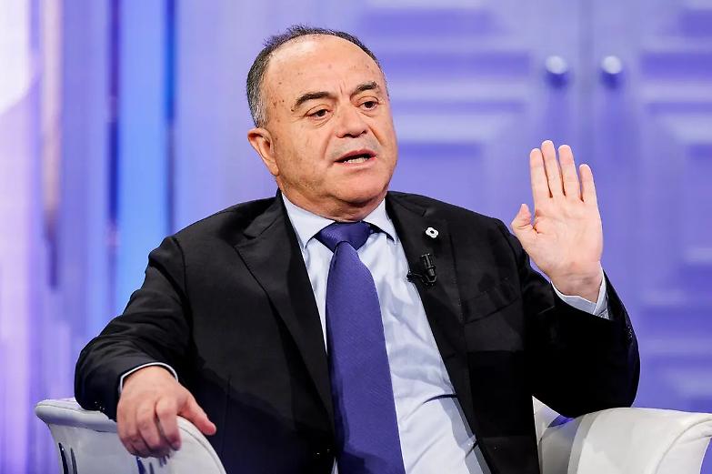 La &ldquo;prima&rdquo; di Gratteri a Napoli: 11 misure cautelari: ci sono amministratori e politici