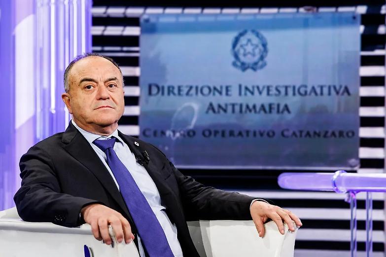 Gratteri boccia i fuori ruolo e dice no al voto agli avvocati