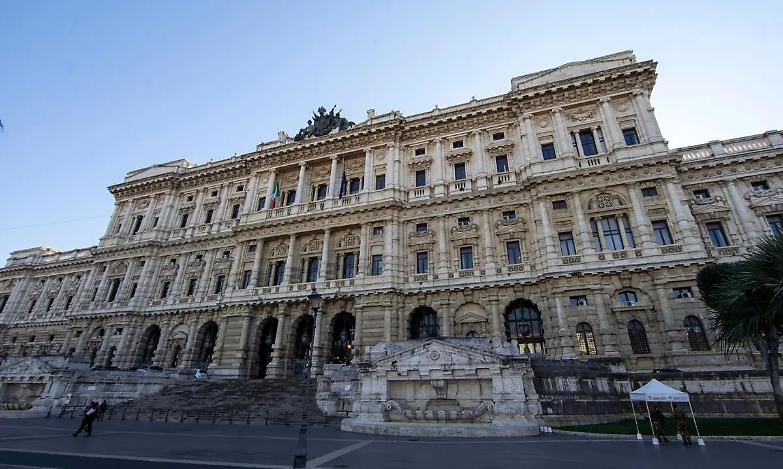 Detenuto ostativo, la Cassazione dice no al permesso premio